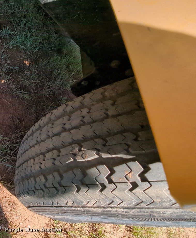 image for item MY9905 2010 Vermeer BC1000XL  wood chipper