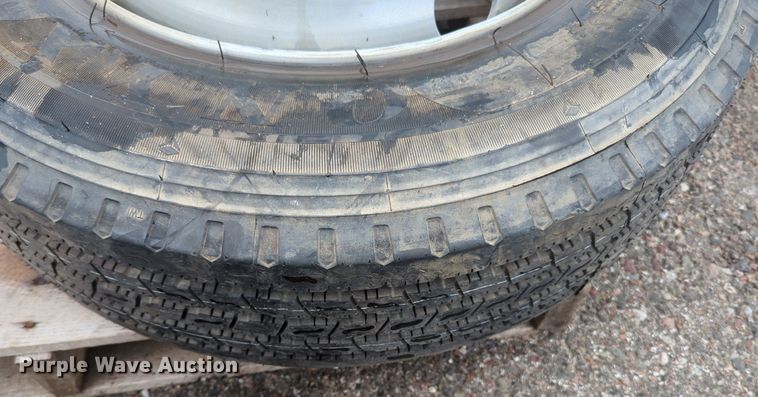 image for item MY9909 (4) Triangle TR687 215/75R17.5 tires and wheels