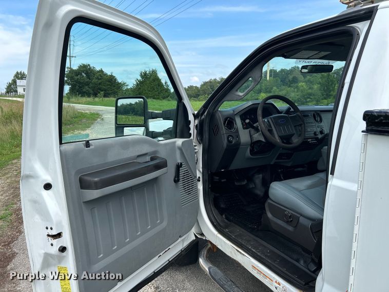image for item NL9395 2011 Ford F550 Super Duty  utility / service truck
