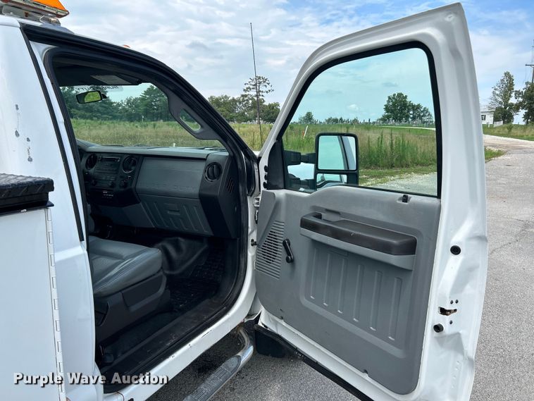 image for item NL9395 2011 Ford F550 Super Duty  utility / service truck