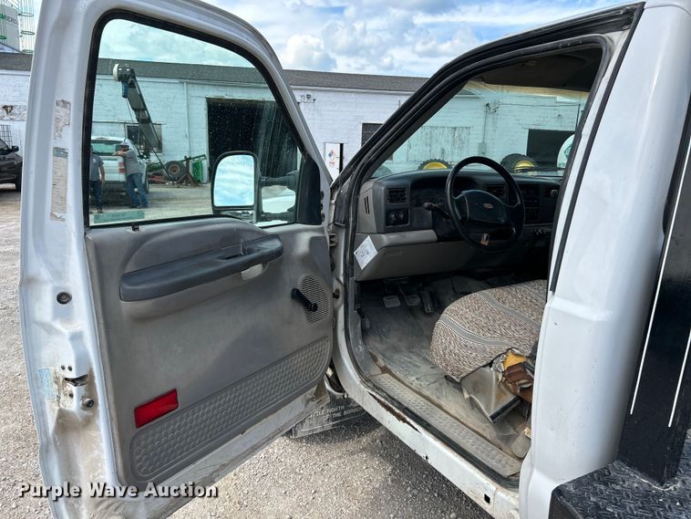 image for item NL9402 2000 Ford F450 Super Duty XL  flatbed truck