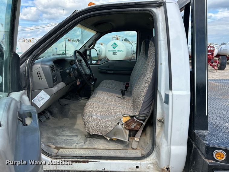 image for item NL9402 2000 Ford F450 Super Duty XL  flatbed truck