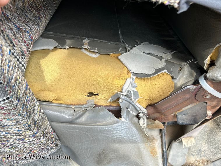 image for item NL9402 2000 Ford F450 Super Duty XL  flatbed truck