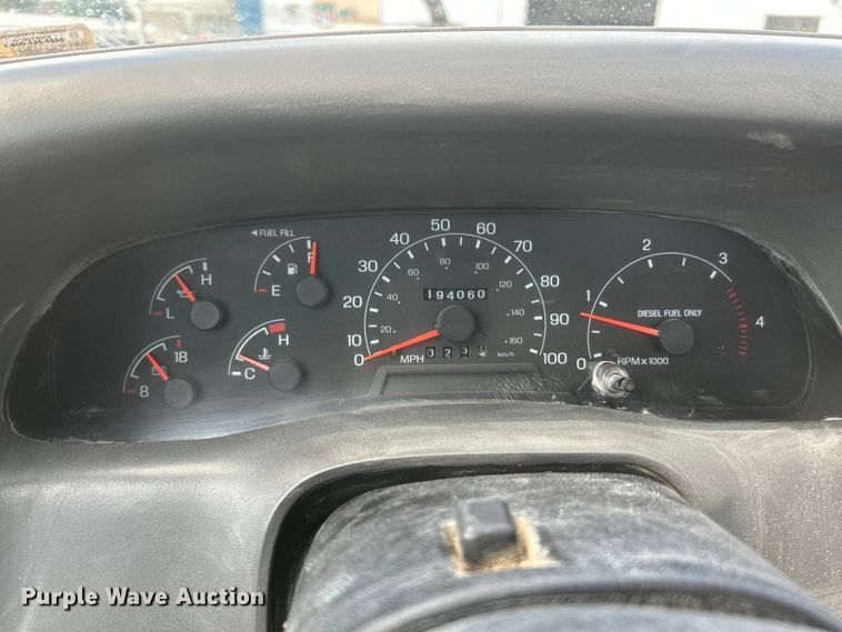 image for item NL9402 2000 Ford F450 Super Duty XL  flatbed truck