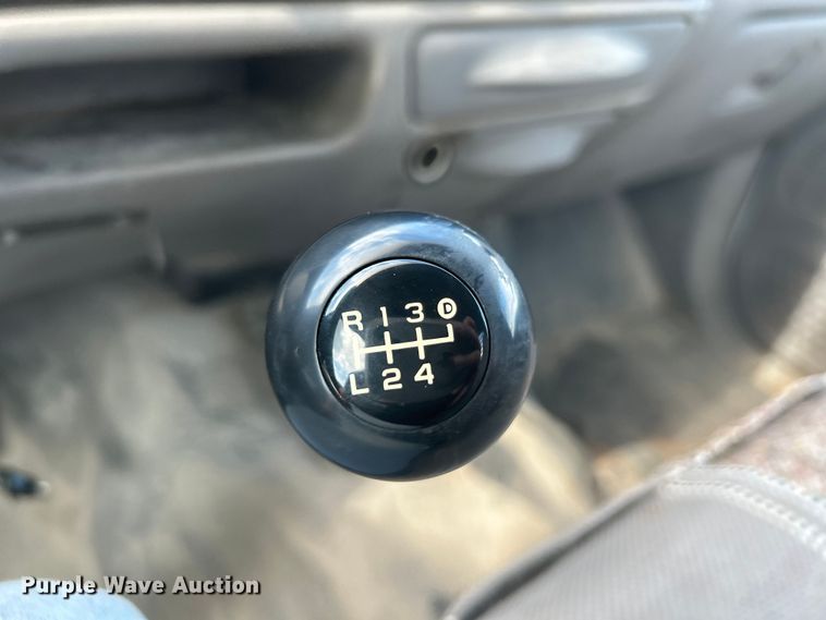 image for item NL9402 2000 Ford F450 Super Duty XL  flatbed truck