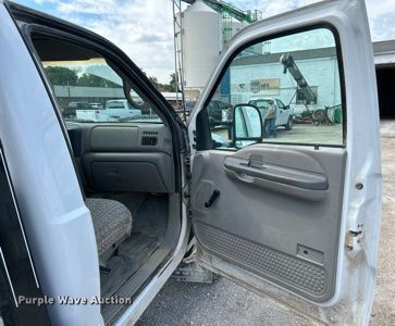 image for item NL9402 2000 Ford F450 Super Duty XL  flatbed truck