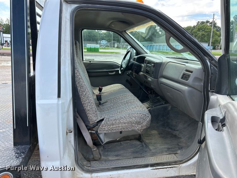 image for item NL9402 2000 Ford F450 Super Duty XL  flatbed truck