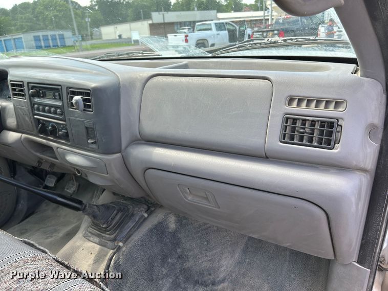 image for item NL9402 2000 Ford F450 Super Duty XL  flatbed truck