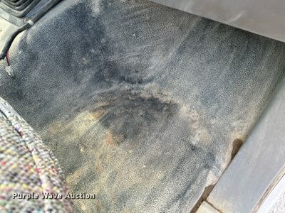 image for item NL9402 2000 Ford F450 Super Duty XL  flatbed truck