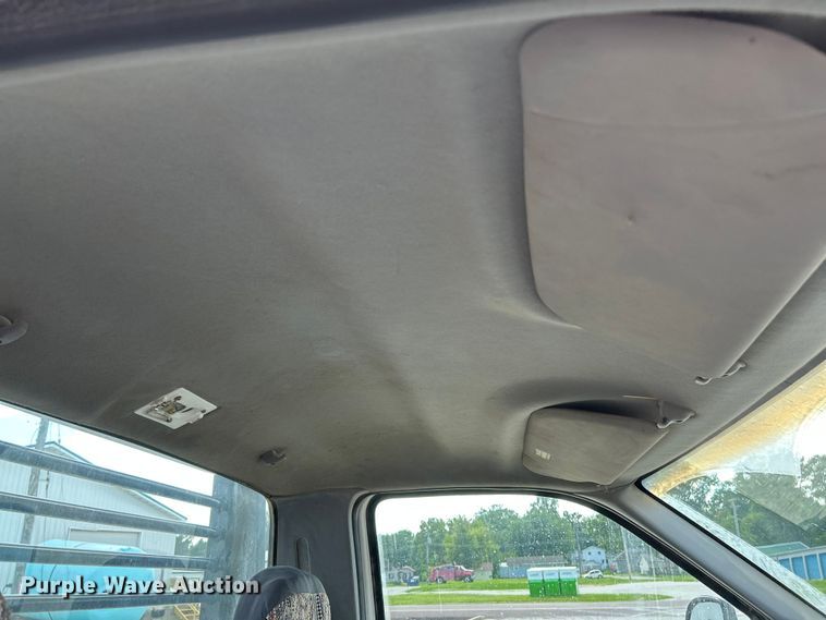 image for item NL9402 2000 Ford F450 Super Duty XL  flatbed truck