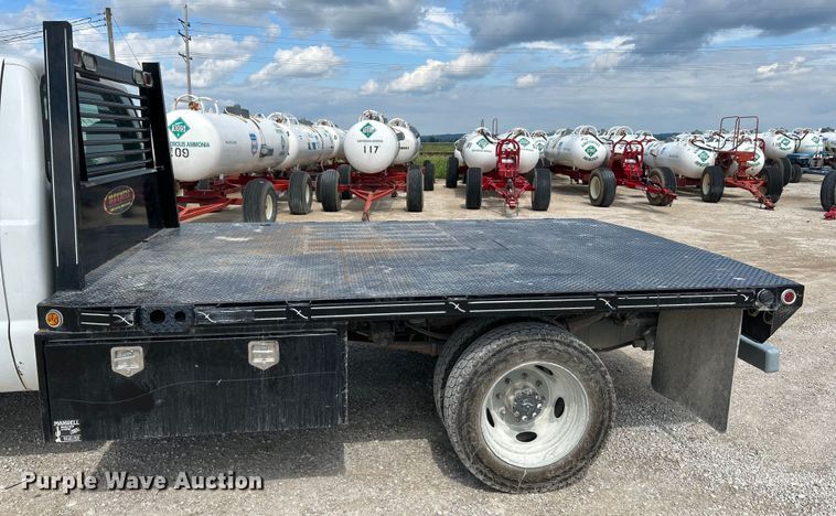 image for item NL9402 2000 Ford F450 Super Duty XL  flatbed truck