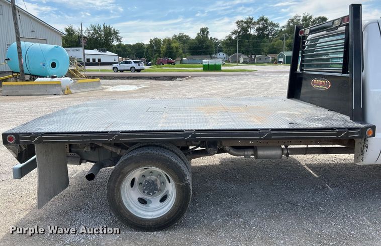 image for item NL9402 2000 Ford F450 Super Duty XL  flatbed truck