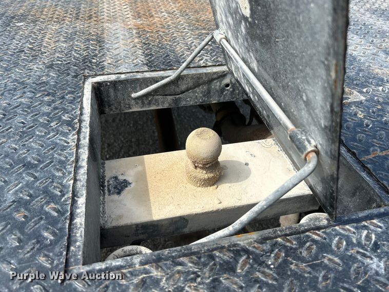 image for item NL9402 2000 Ford F450 Super Duty XL  flatbed truck