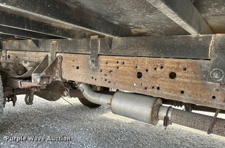 image for item NL9402 2000 Ford F450 Super Duty XL  flatbed truck