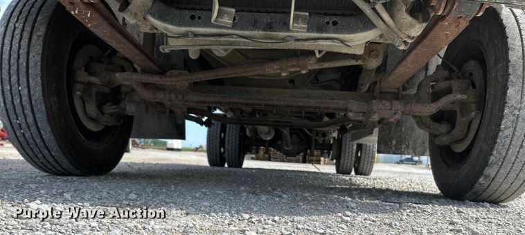 image for item NL9402 2000 Ford F450 Super Duty XL  flatbed truck