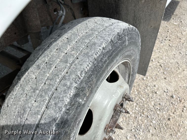 image for item NL9402 2000 Ford F450 Super Duty XL  flatbed truck