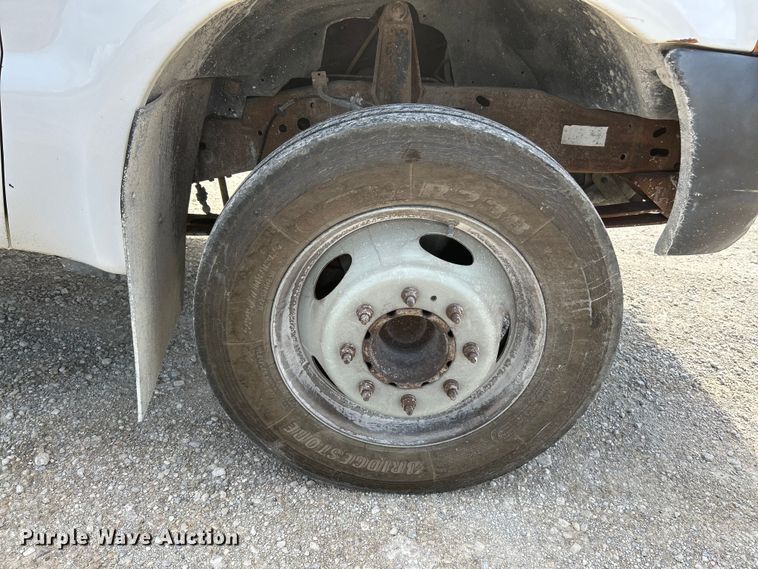 image for item NL9402 2000 Ford F450 Super Duty XL  flatbed truck