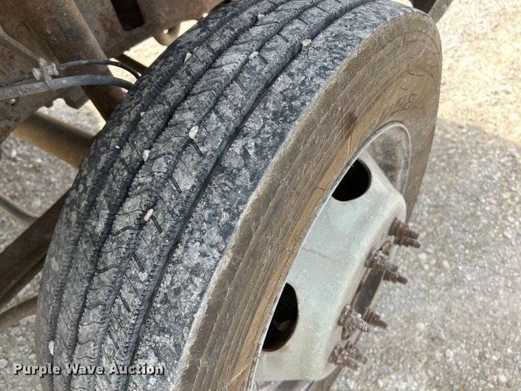 image for item NL9402 2000 Ford F450 Super Duty XL  flatbed truck