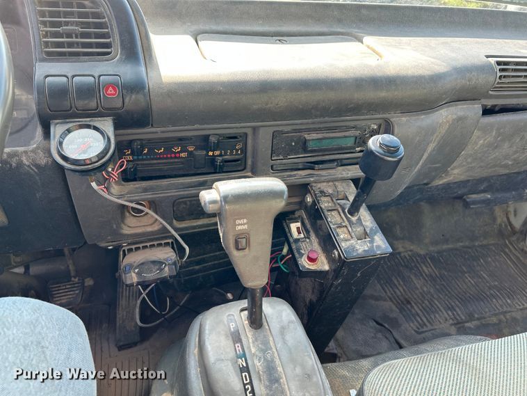 image for item NL9407 2002 GMC W4500  dump truck