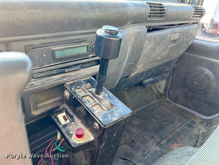 image for item NL9407 2002 GMC W4500  dump truck