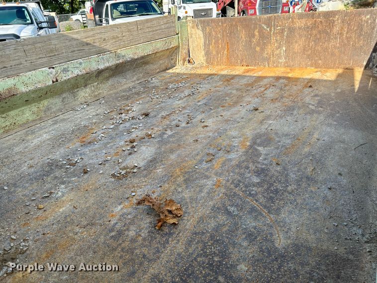 image for item NL9407 2002 GMC W4500  dump truck