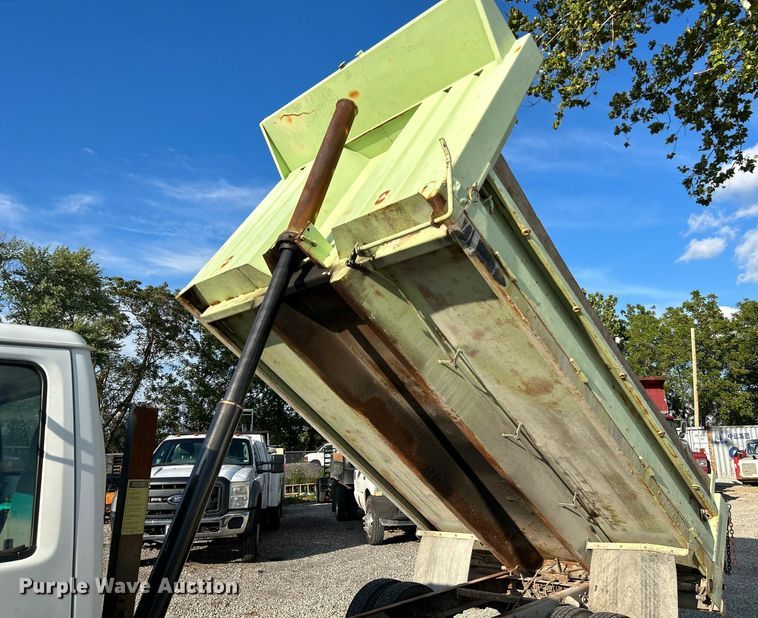 image for item NL9407 2002 GMC W4500  dump truck