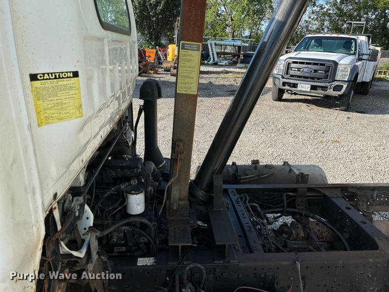 image for item NL9407 2002 GMC W4500  dump truck