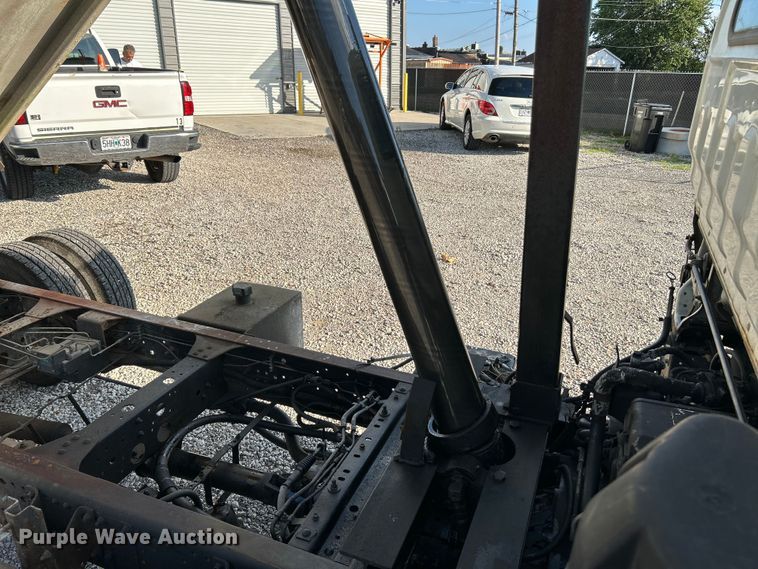 image for item NL9407 2002 GMC W4500  dump truck