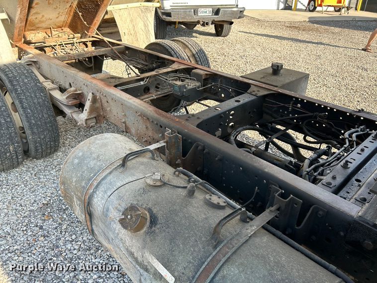 image for item NL9407 2002 GMC W4500  dump truck