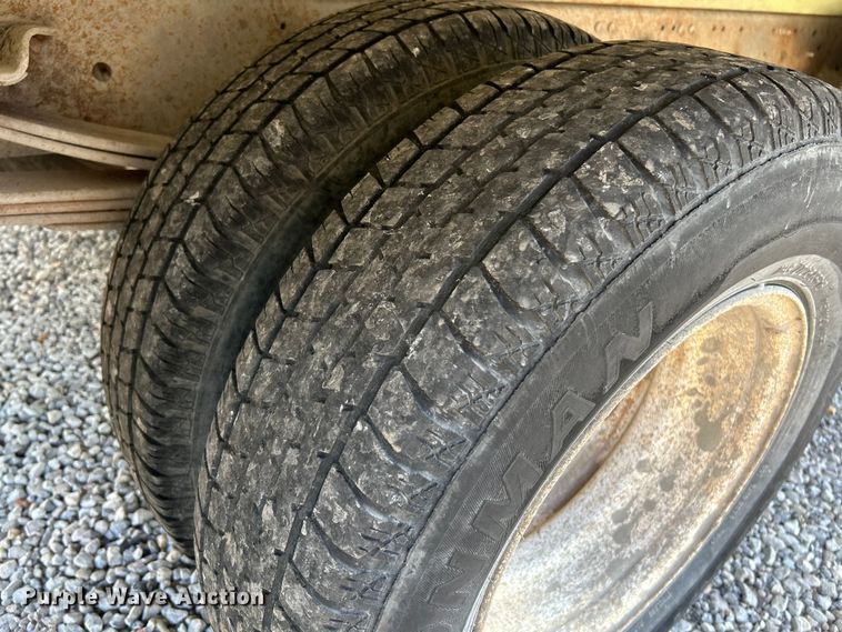 image for item NL9407 2002 GMC W4500  dump truck