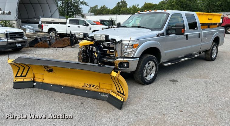 image for item NL9409 2016 Ford F350 Super Duty XLT  Crew Cab pickup truck