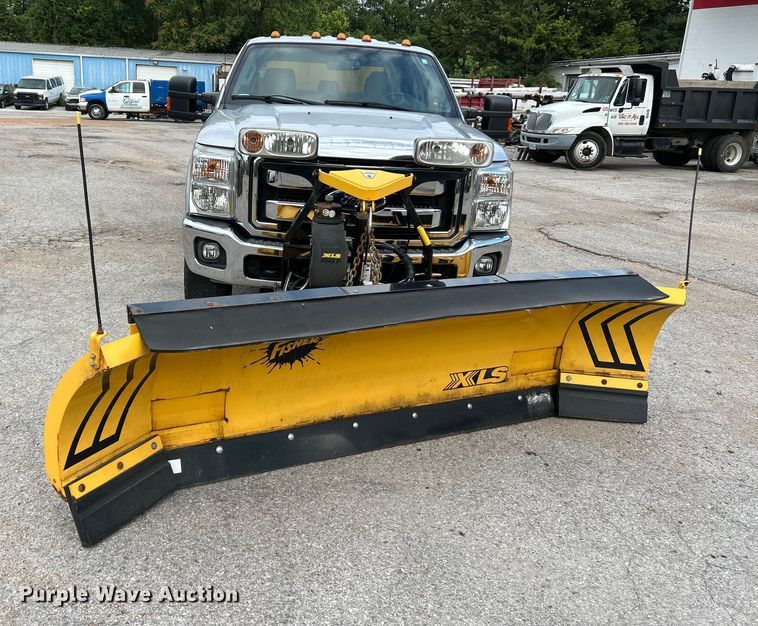 image for item NL9409 2016 Ford F350 Super Duty XLT  Crew Cab pickup truck