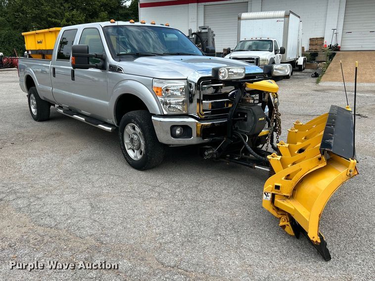 image for item NL9409 2016 Ford F350 Super Duty XLT  Crew Cab pickup truck