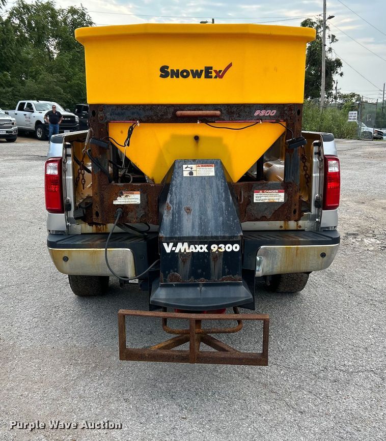 image for item NL9409 2016 Ford F350 Super Duty XLT  Crew Cab pickup truck