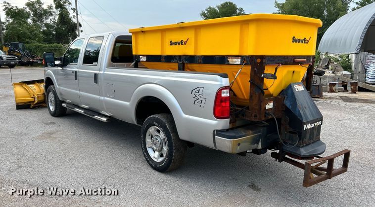 image for item NL9409 2016 Ford F350 Super Duty XLT  Crew Cab pickup truck