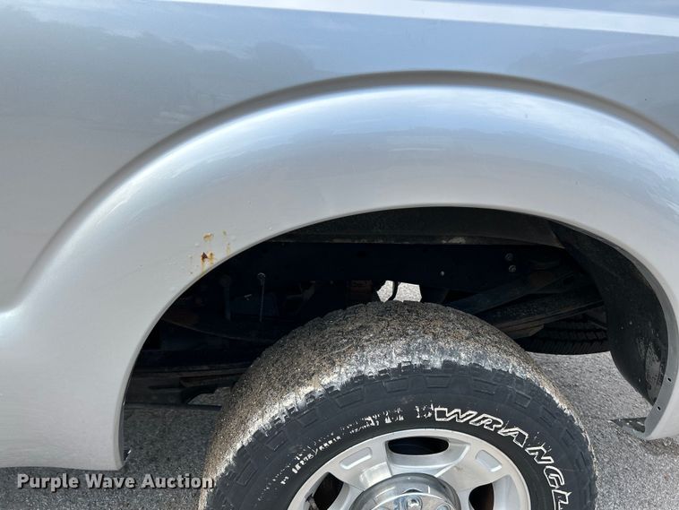 image for item NL9409 2016 Ford F350 Super Duty XLT  Crew Cab pickup truck