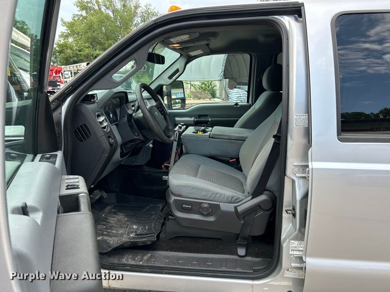 image for item NL9409 2016 Ford F350 Super Duty XLT  Crew Cab pickup truck