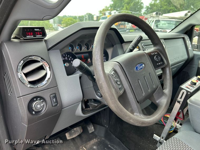 image for item NL9409 2016 Ford F350 Super Duty XLT  Crew Cab pickup truck