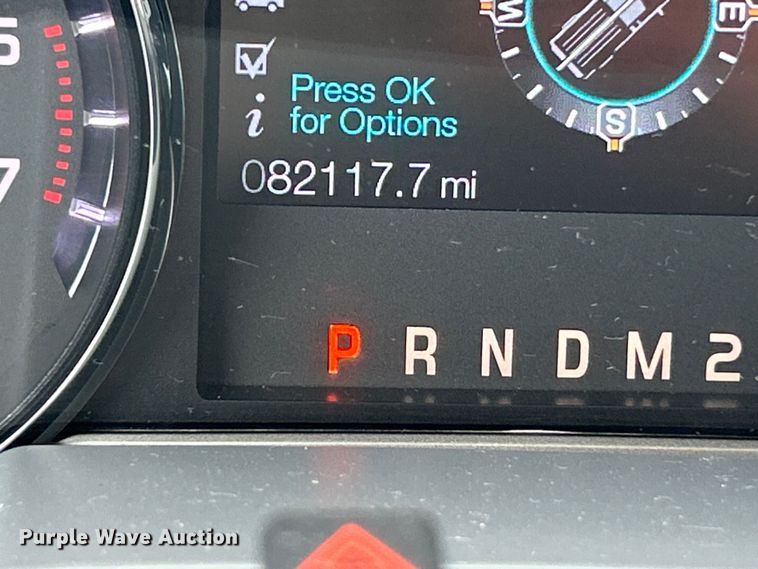 image for item NL9409 2016 Ford F350 Super Duty XLT  Crew Cab pickup truck