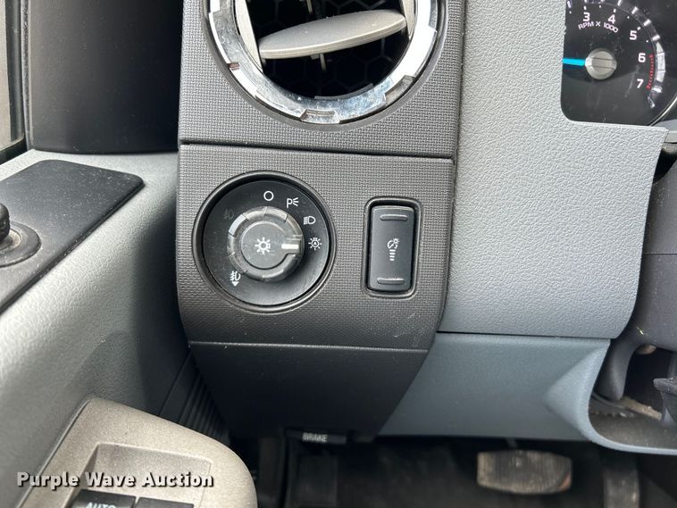 image for item NL9409 2016 Ford F350 Super Duty XLT  Crew Cab pickup truck