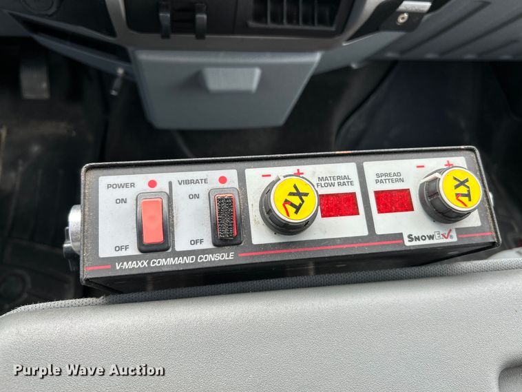 image for item NL9409 2016 Ford F350 Super Duty XLT  Crew Cab pickup truck