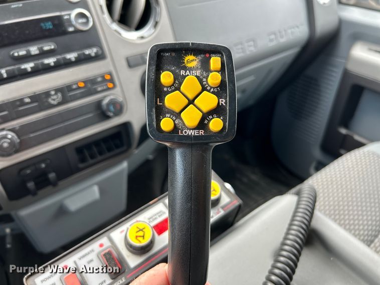 image for item NL9409 2016 Ford F350 Super Duty XLT  Crew Cab pickup truck