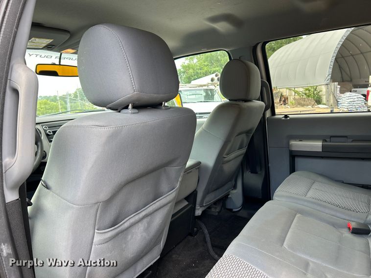 image for item NL9409 2016 Ford F350 Super Duty XLT  Crew Cab pickup truck