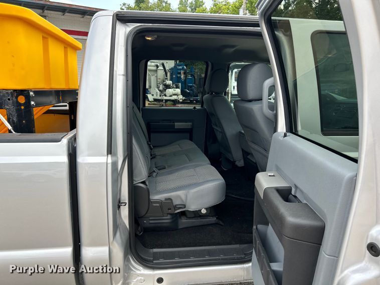 image for item NL9409 2016 Ford F350 Super Duty XLT  Crew Cab pickup truck