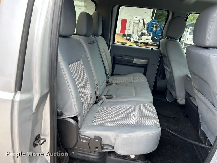 image for item NL9409 2016 Ford F350 Super Duty XLT  Crew Cab pickup truck