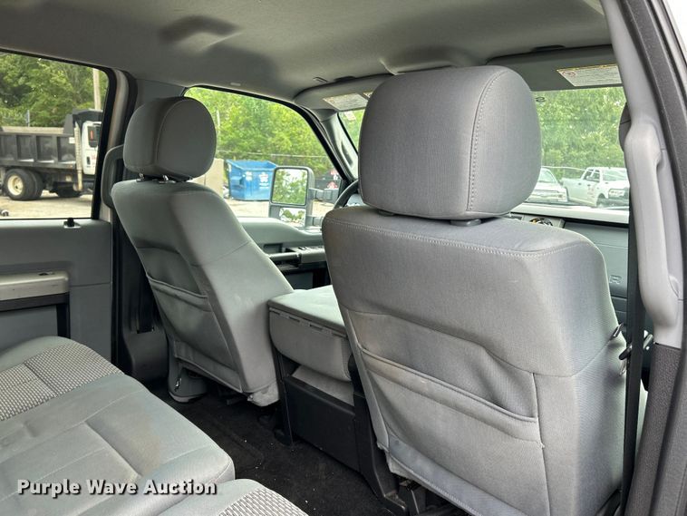 image for item NL9409 2016 Ford F350 Super Duty XLT  Crew Cab pickup truck