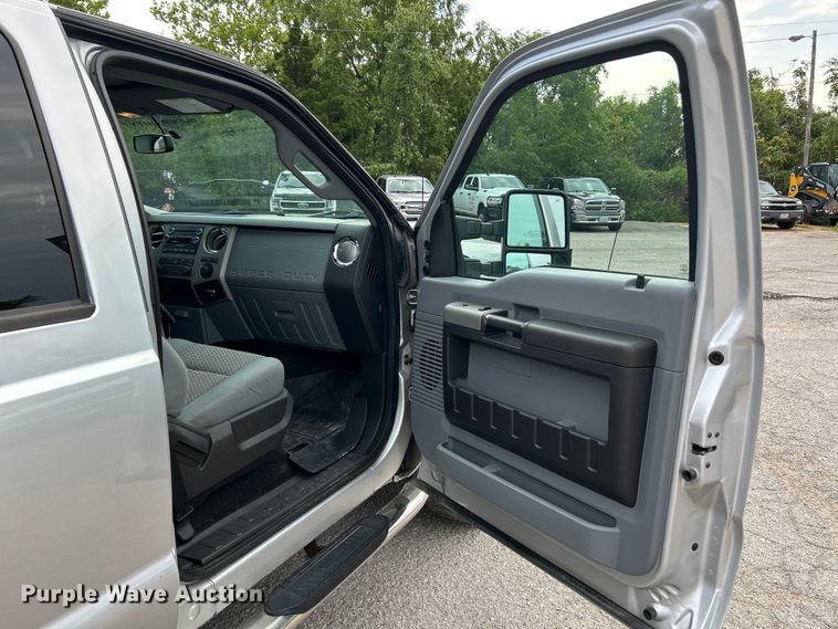 image for item NL9409 2016 Ford F350 Super Duty XLT  Crew Cab pickup truck