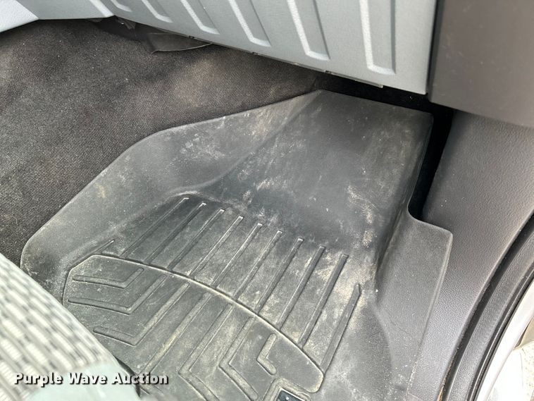 image for item NL9409 2016 Ford F350 Super Duty XLT  Crew Cab pickup truck