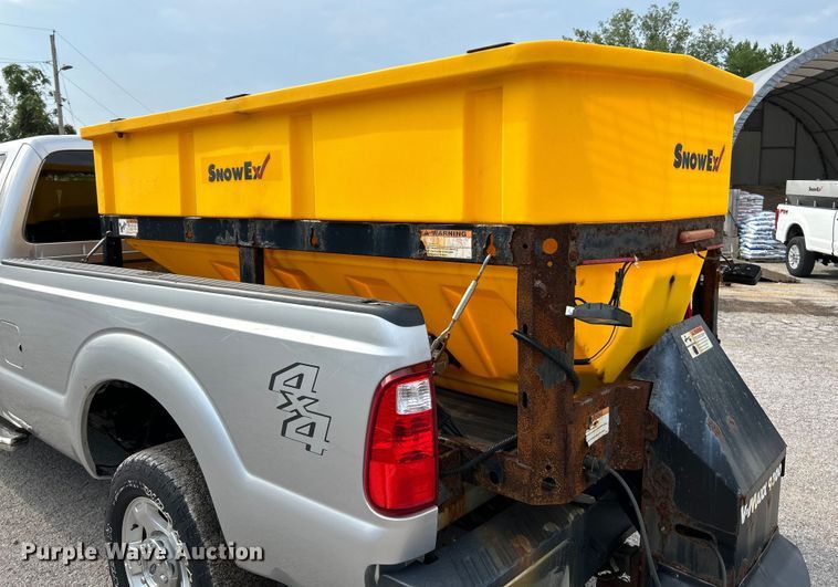 image for item NL9409 2016 Ford F350 Super Duty XLT  Crew Cab pickup truck