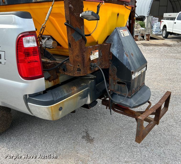 image for item NL9409 2016 Ford F350 Super Duty XLT  Crew Cab pickup truck